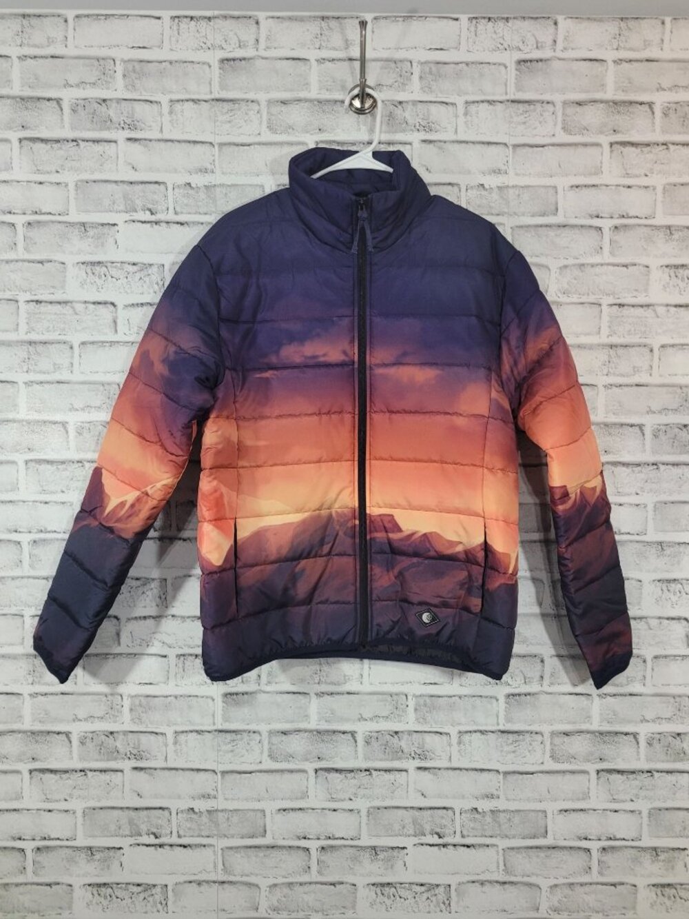 NWOT Rooster Teeth RWBY Fall Puffer Jacket Mountains Sunset Men's Medium
